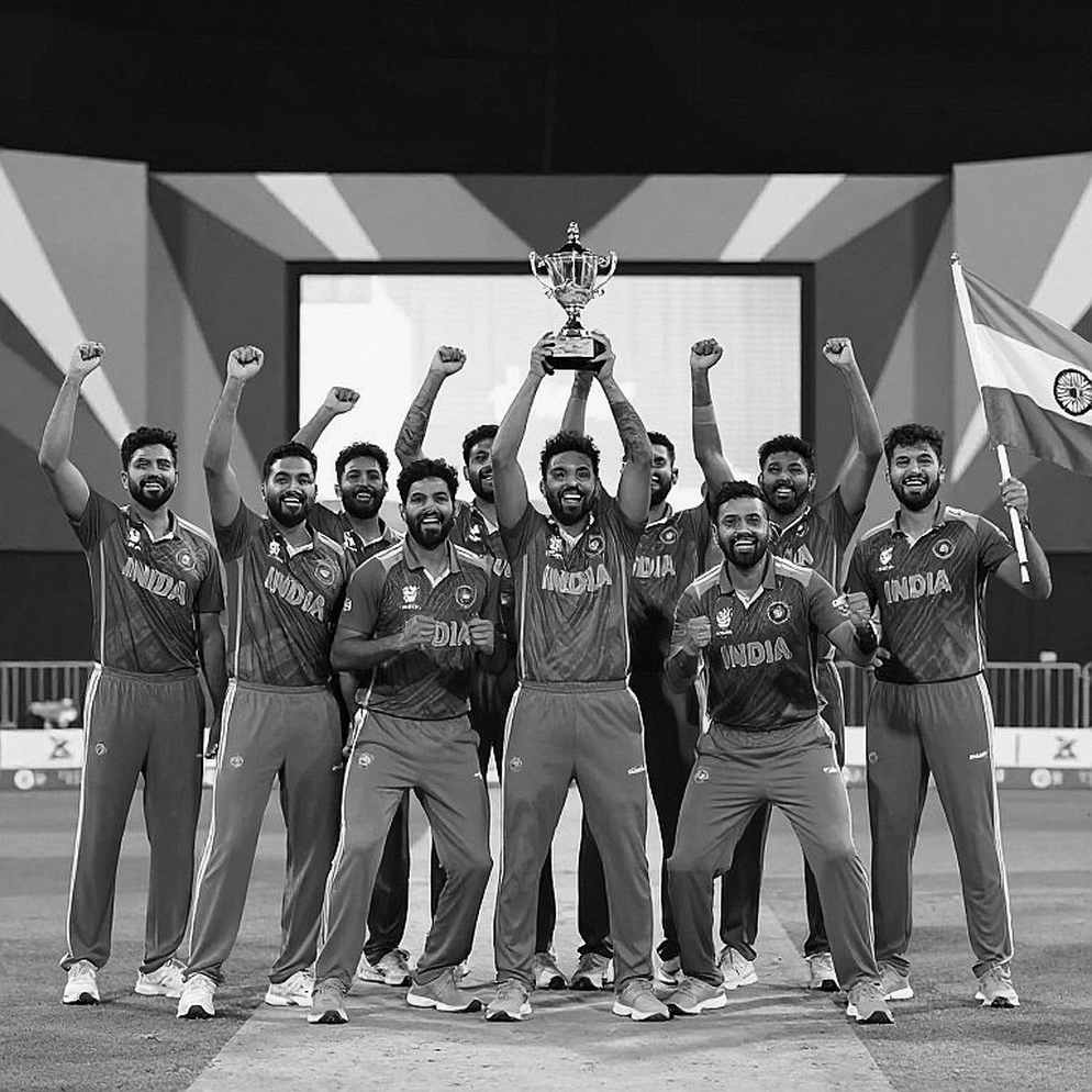 নিলামের হাতুড়ি আর স্মার্ট কন্ট্র্যাক্ট: ক্রিকেটের ট্রান্সফার অর্থনীতিতে ব্লকচেইন যেখানে হেরে গেল নিলামের হাতুড়ি আর স্মার্ট কন্ট্র্যাক্ট: ক্রিকেটের ট্রান্সফার অর্থনীতিতে ব্লকচেইন যেখানে হেরে গেল