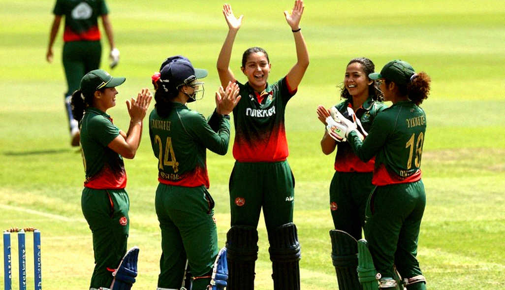 ক্রিকেট_এশিয়া লেবেল আর কুড়িটি খালি ঘর: একটি ব্যর্থ ডিকনস্ট্রাকশনের লেজার-পাঠ ক্রিকেট_এশিয়া লেবেল আর কুড়িটি খালি ঘর: একটি ব্যর্থ ডিকনস্ট্রাকশনের লেজার-পাঠ
