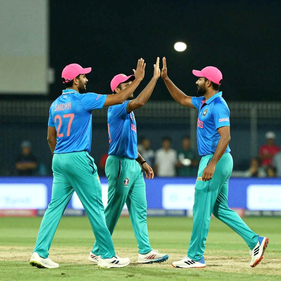 রণচির দুই ওভার, আইসিসির দুই ধারা: পাওয়েল-রাদারফোর্ড শাস্তির ভেতরের অ্যাকাউন্টিং