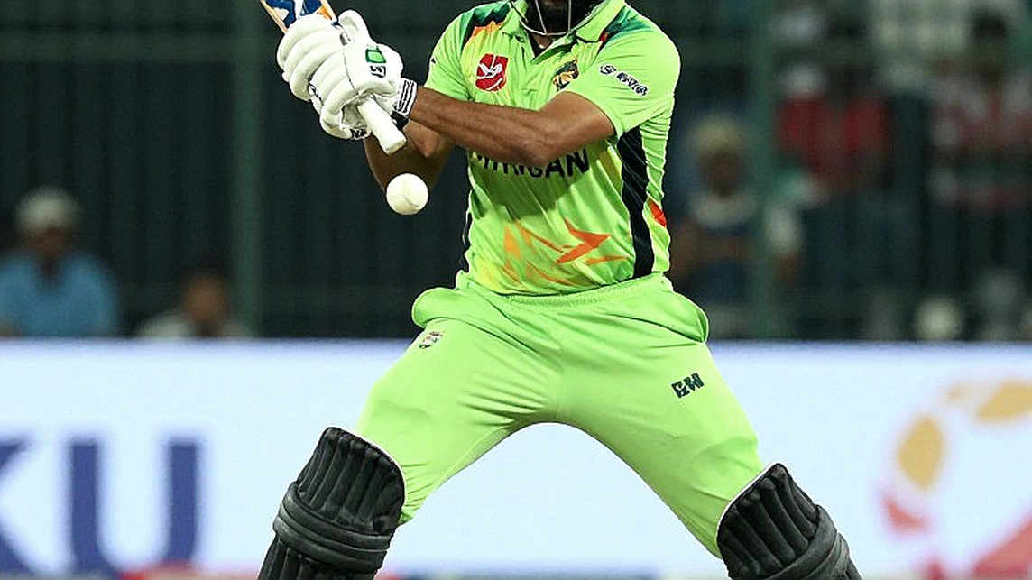 কাঁধের আঘাত নয়, সংকেতটা বাঁহাতি কোণের হিসাবে