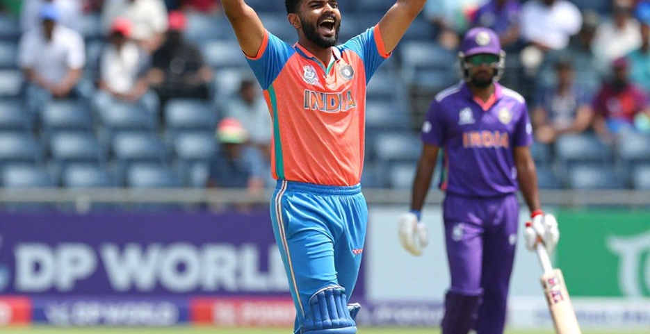 ২২ দিনের মজুত, ৫৫ শতাংশ বাকি: পেট্রোলের নথি থেকে ঘরোয়া ক্রিকেটের হিসাব