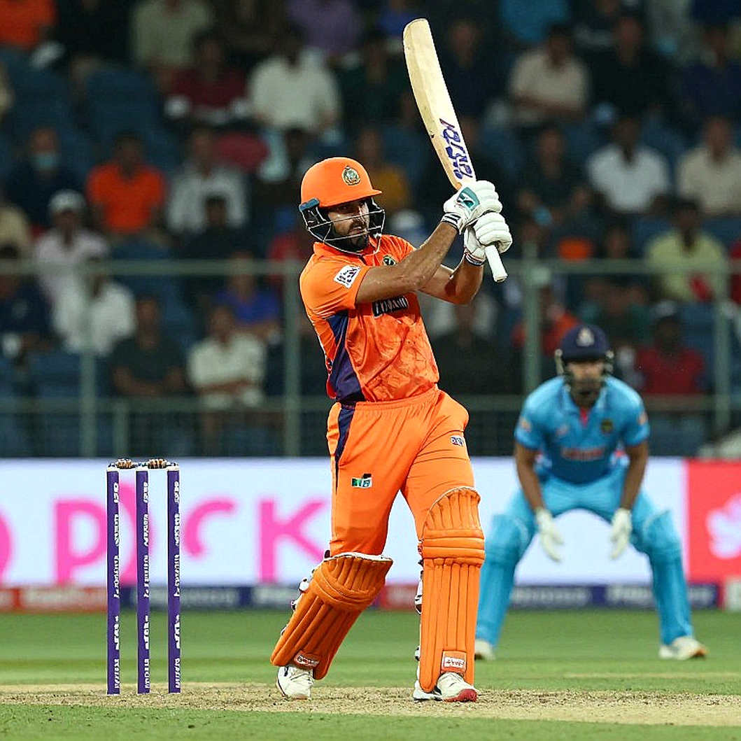 Auctions Price the Last Four Overs; the Truth Lives in Overs 7–15 Auctions Price the Last Four Overs; the Truth Lives in Overs 7–15